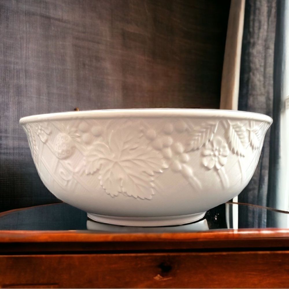 Mikasa English Countryside White 9” Stoneware Serving Salad Bowl Discontinued